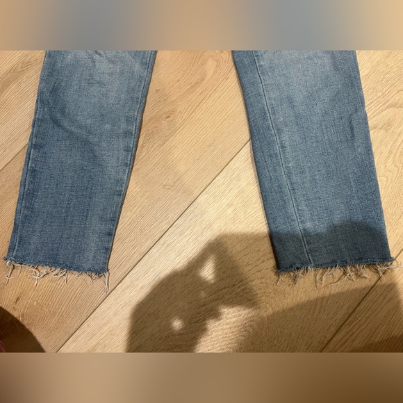 Old Navy Mid-Rise Rockstar Super Skinny Jean - 25”length - Picture 3 of 7